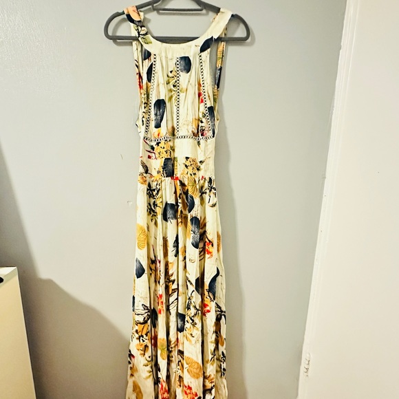 Tie Back Maxi Dress - Picture 2 of 8